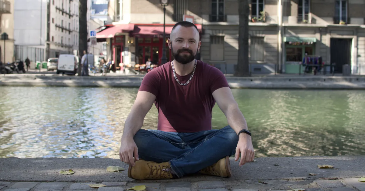 Dan Edwards sitting by the river in Paris
